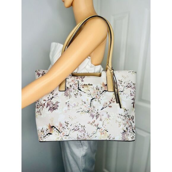 NWOT‎ CALVIN KLEIN WOMENS VINTAGE FLORAL EMBOSSED LARGE SHOULDER BAG - Picture 1 of 12